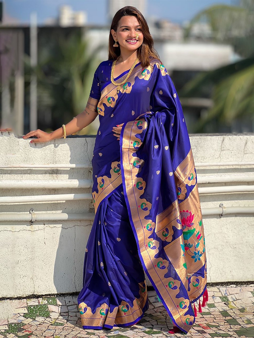 

YAVIRA SILK Woven Design Paithani Saree, Violet