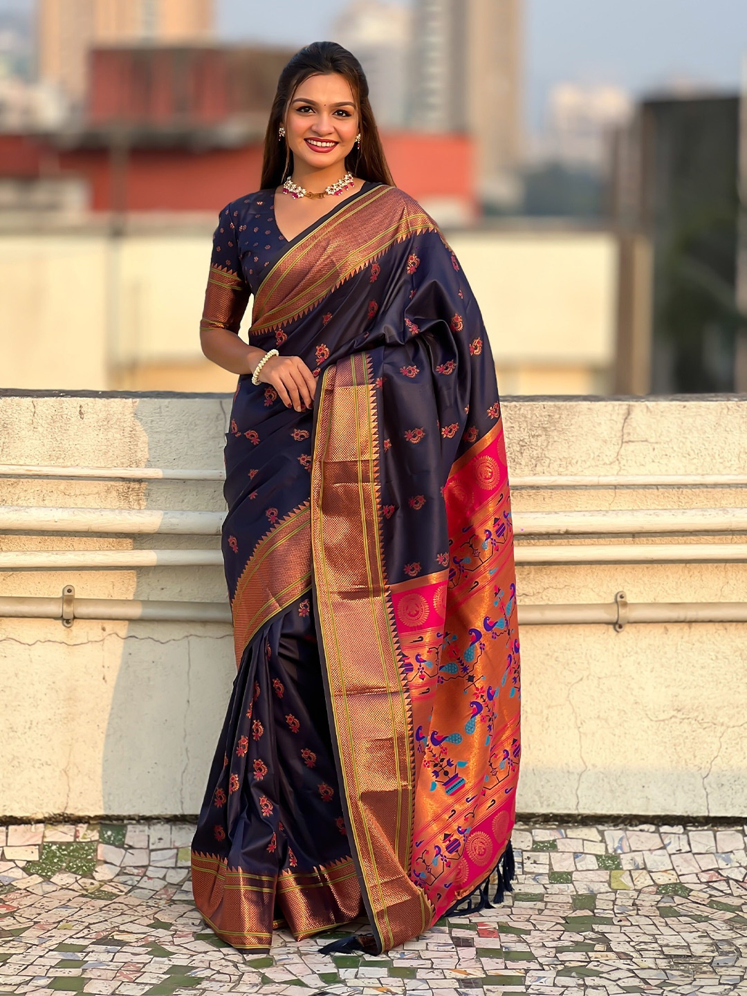 

YAVIRA SILK Woven Design Zari Paithani Saree, Navy blue