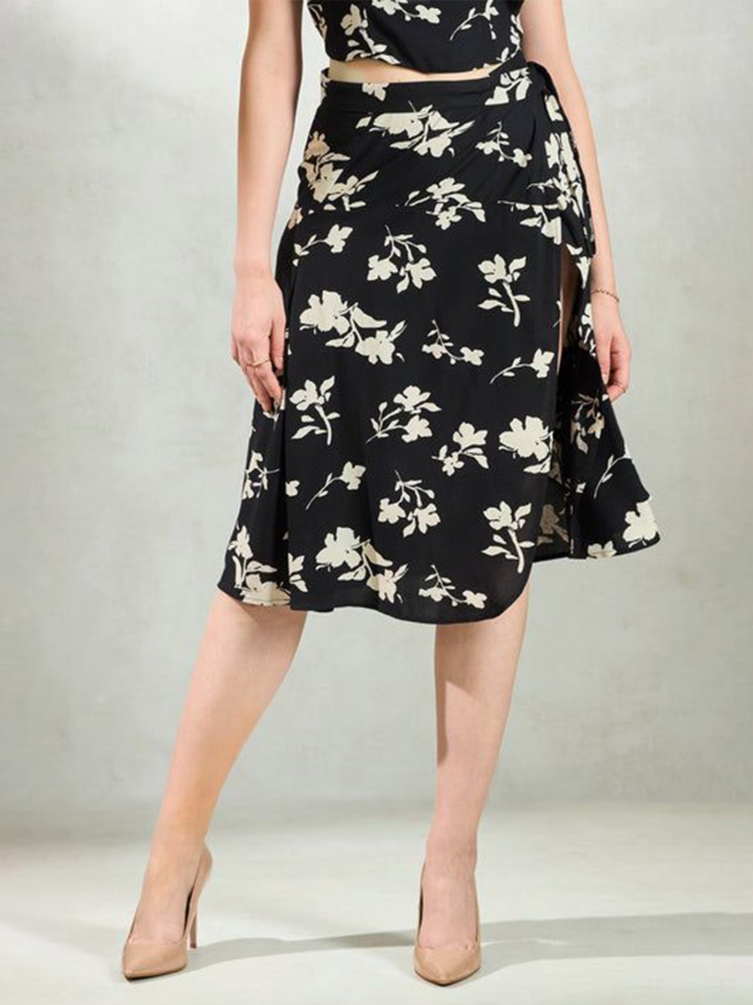 

Virgio Amaira 2.0 Wrap Skirt Floral Wrap Skirt, Black