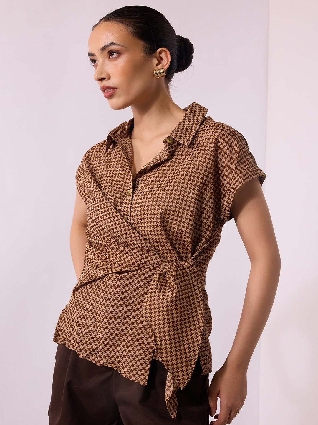 

Virgio Women Rescued Poly Fabric Shirt Collar Regular Length Geometric Roll-Up Sleeves Top, Brown