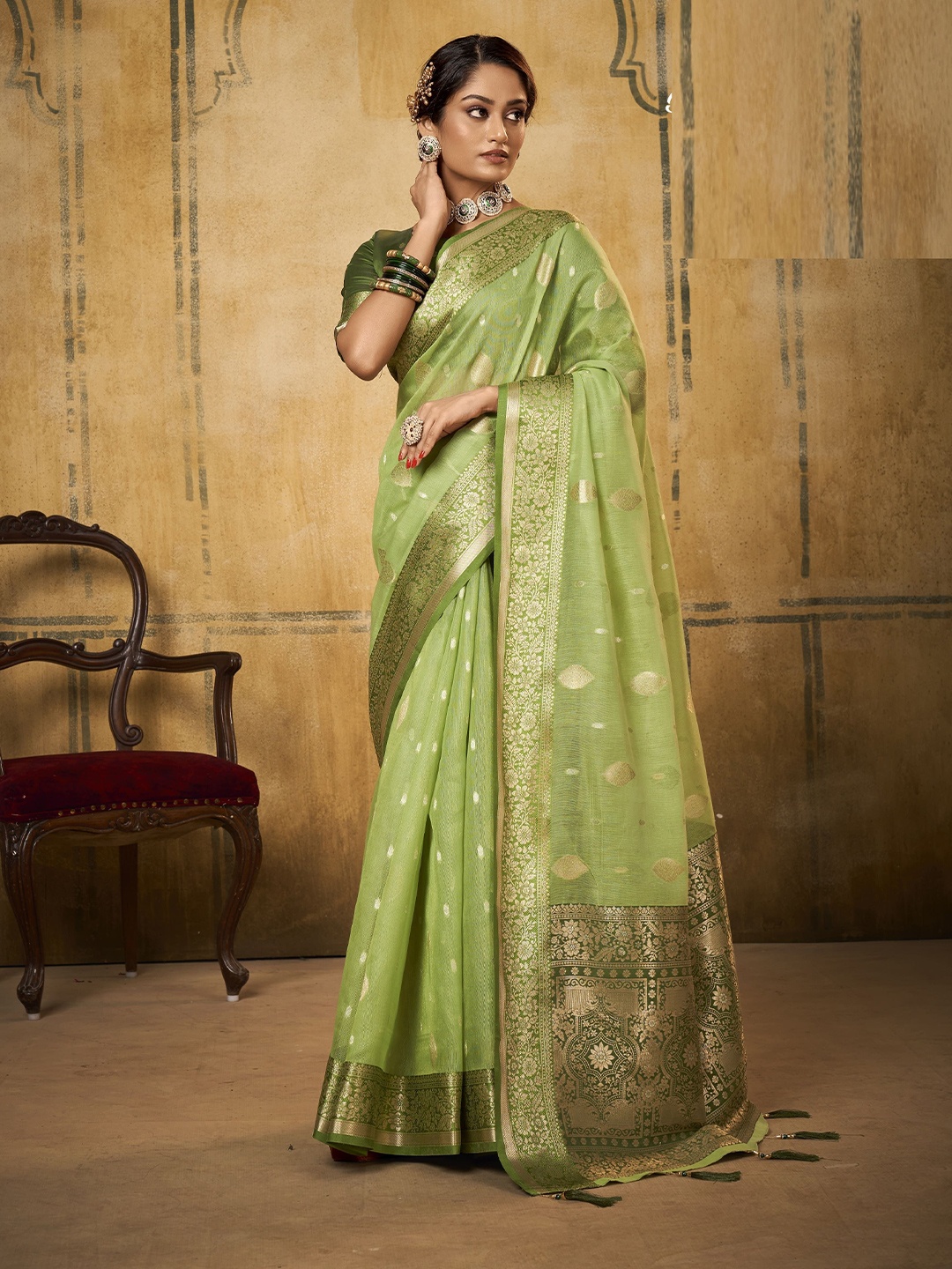 

MAHALASA Ethnic Motifs Zari Tissue Saree, Green