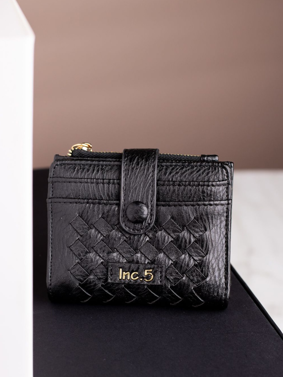 

Inc 5 Women Textured Card Holder, Black