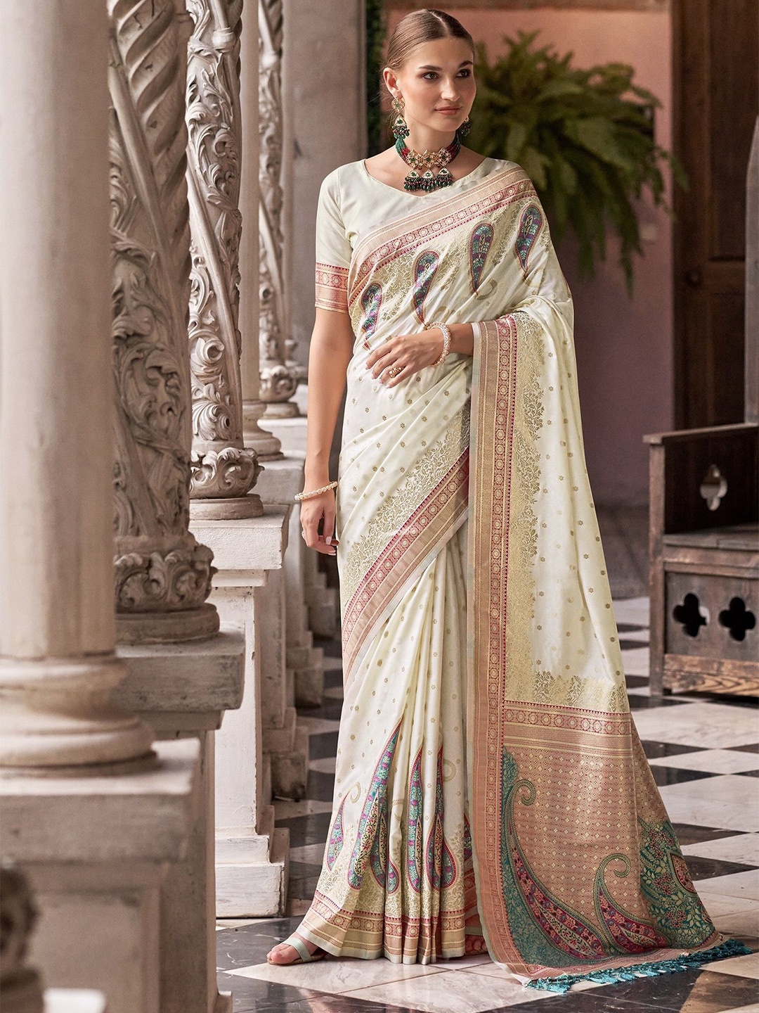 

MAHALASA Ethnic Motifs Woven Design Pure Chiffon Embroidery Work Saree, White