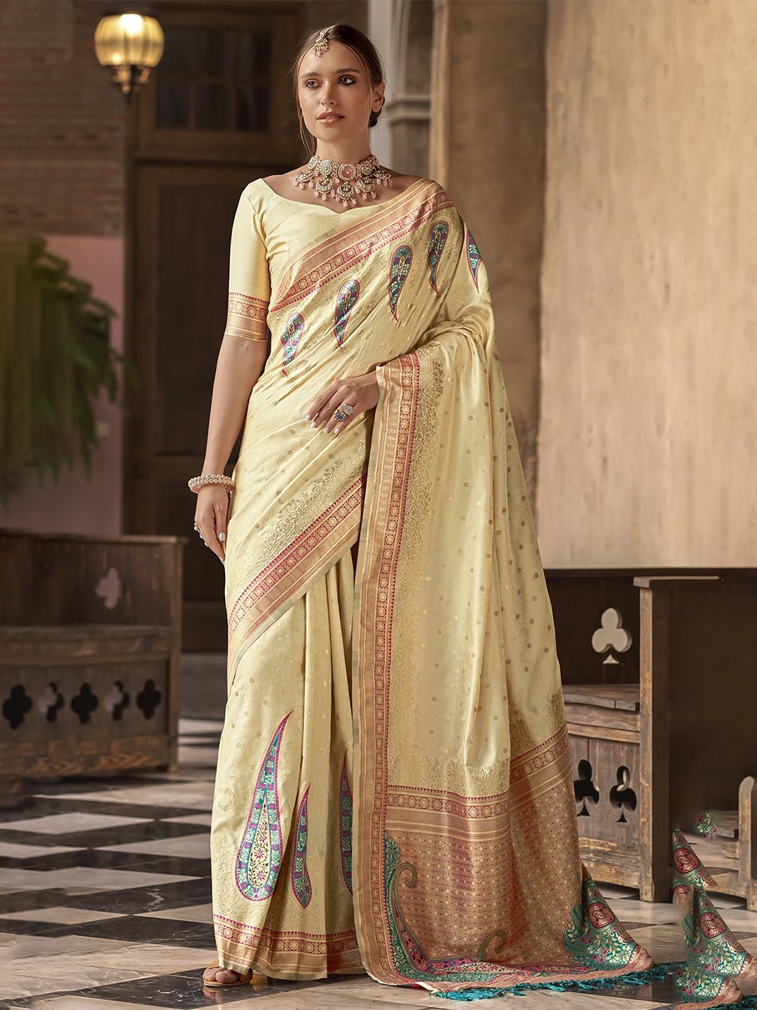 

MAHALASA Pure Chiffon Embroidery Work Saree, Yellow