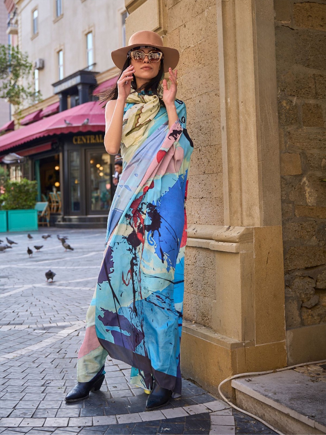 

ODETTE Multicolor Silk Blend Abstract Printed Saree With Unstitched Blouse, Blue