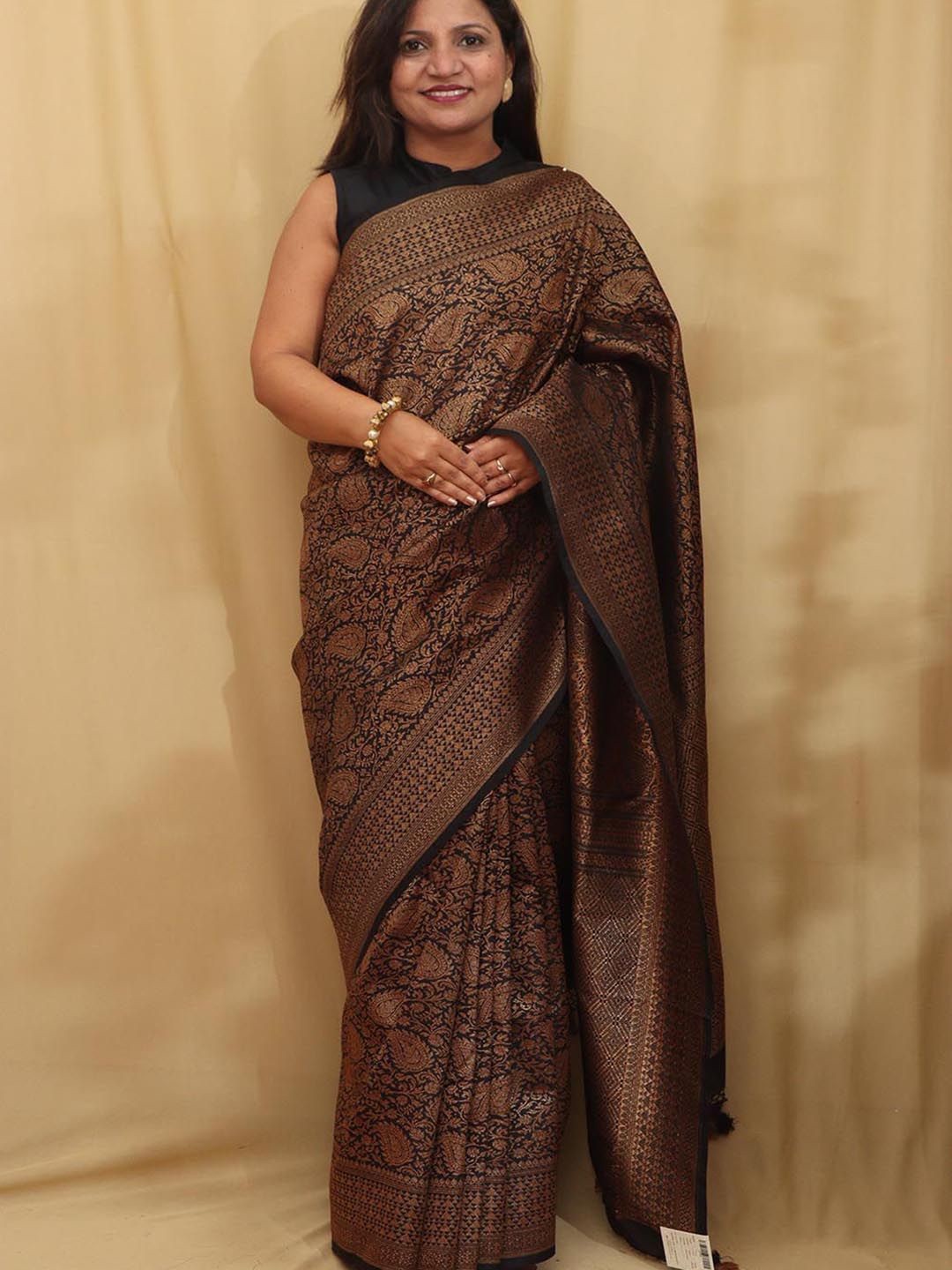 

Luxurionworld Banarasi Silk Saree, Black