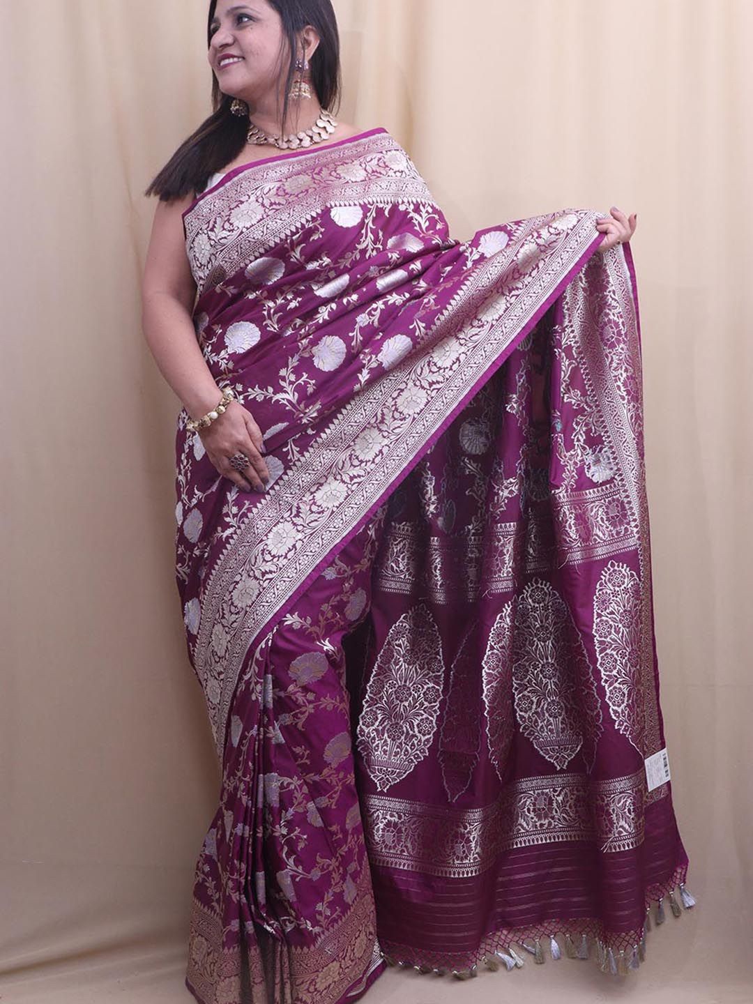 

Luxurionworld Floral Woven Design Pure Silk Banarasi Saree, Purple