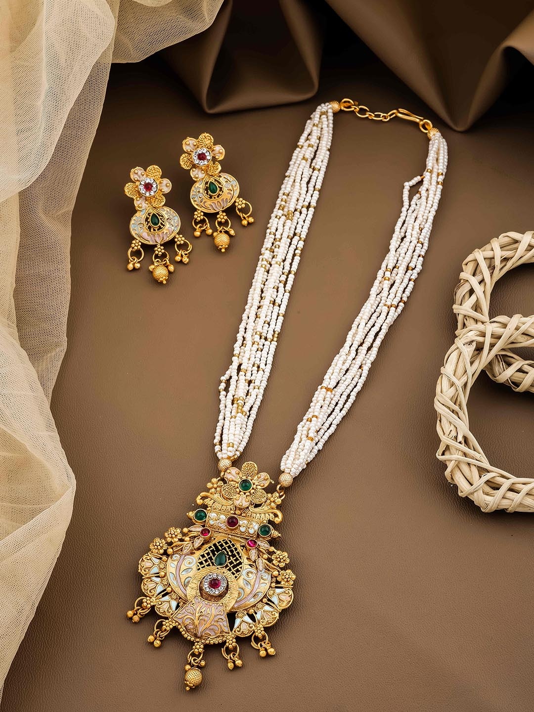 

Wynona Gold-Plated Kundan-Studded & Beaded Jewellery Set