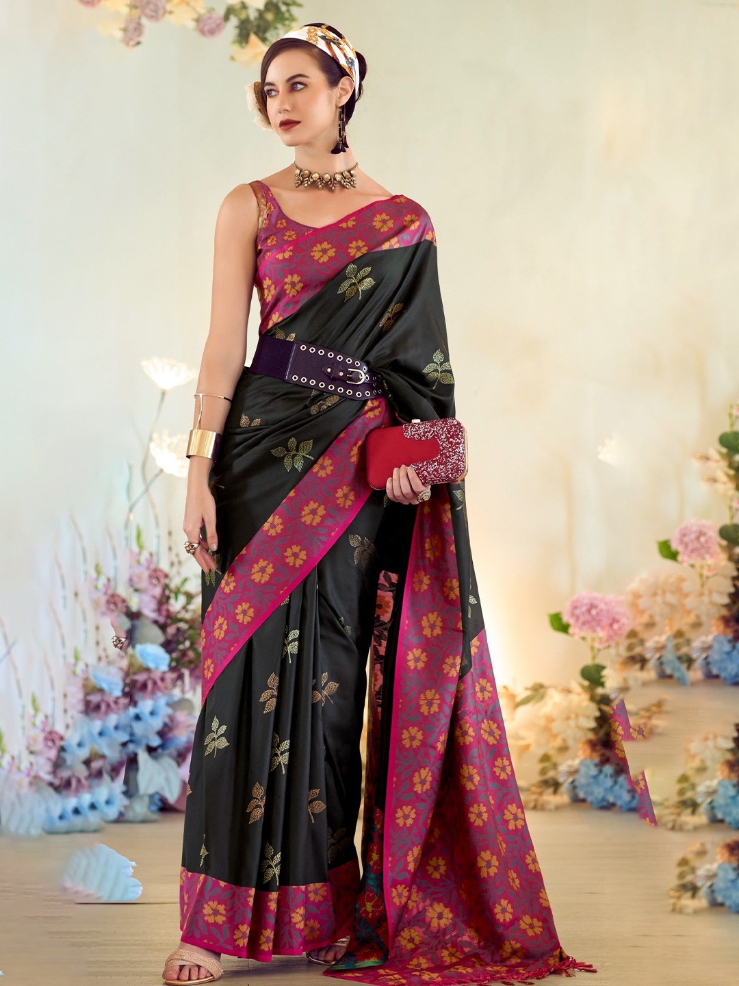 

MAHALASA Ethnic Motifs Woven Design Pure Silk Ikat Saree, Black