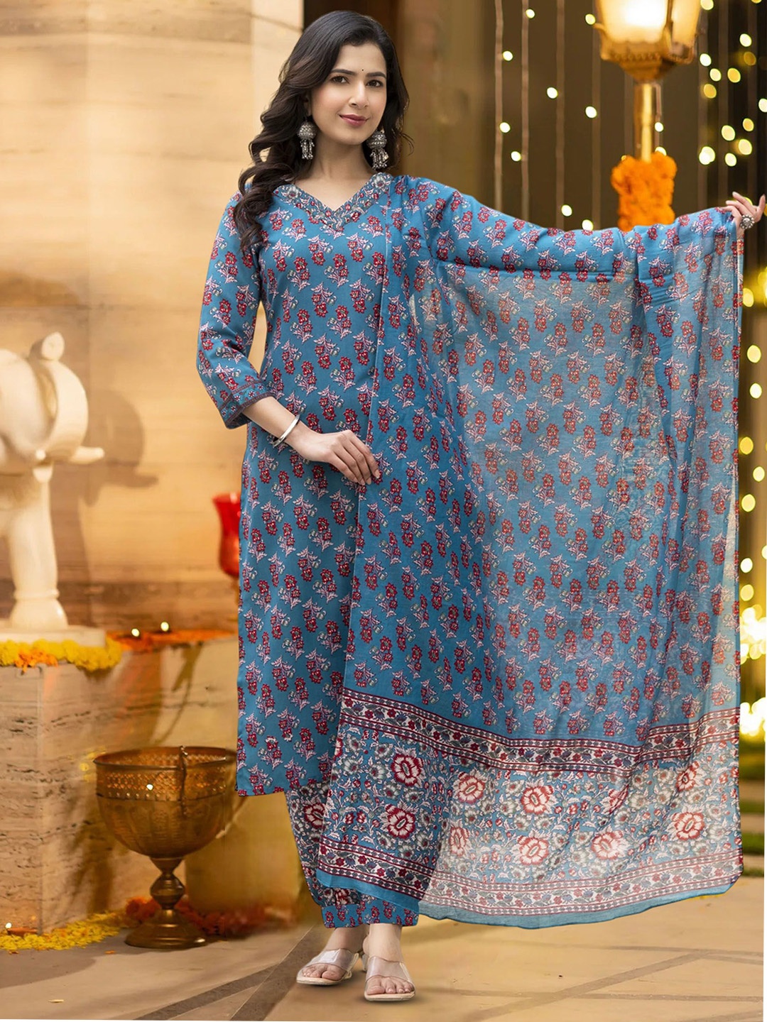 

BAESD Women Floral Printed Regular Kurta with Palazzos & With Dupatta, Blue
