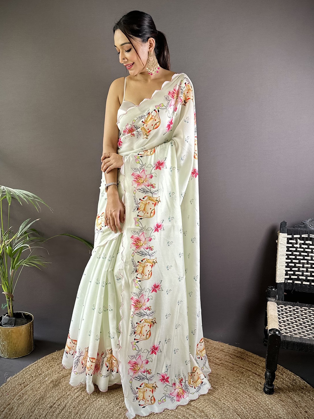 

RAJ DHARMA SILK Floral Printed Embroidered Gadwal Saree, White