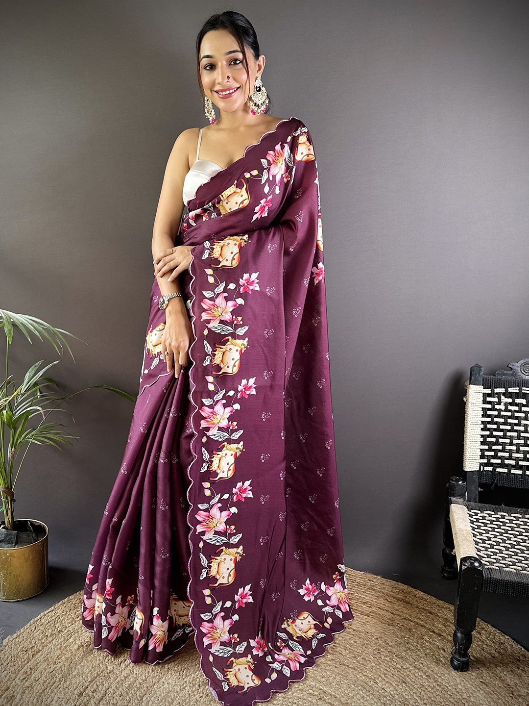 

RAJ DHARMA SILK Floral Printed Gadhwal Saree, Magenta