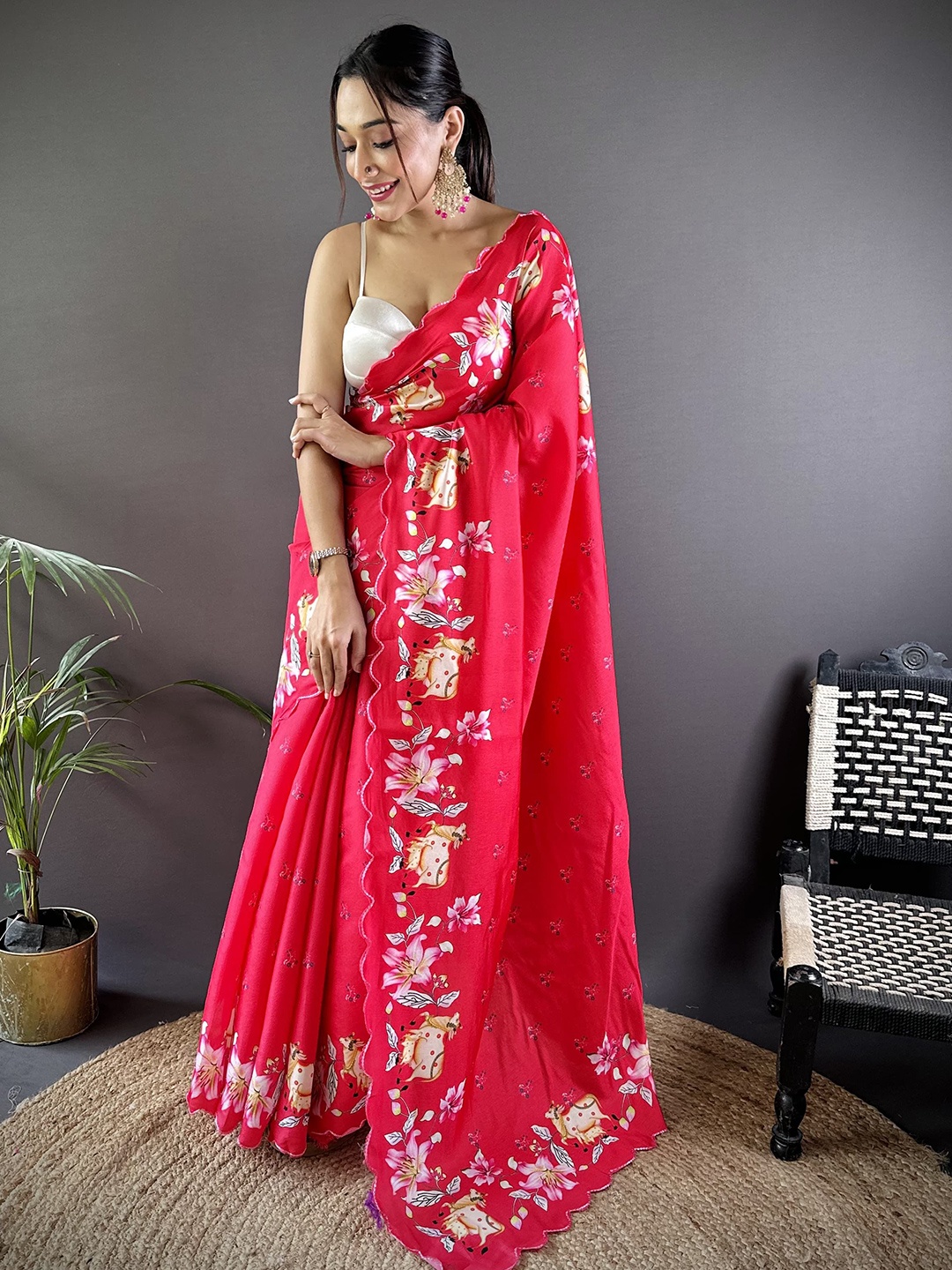 

RAJ DHARMA SILK Floral Printed Embroidered Gadwal Saree, Red