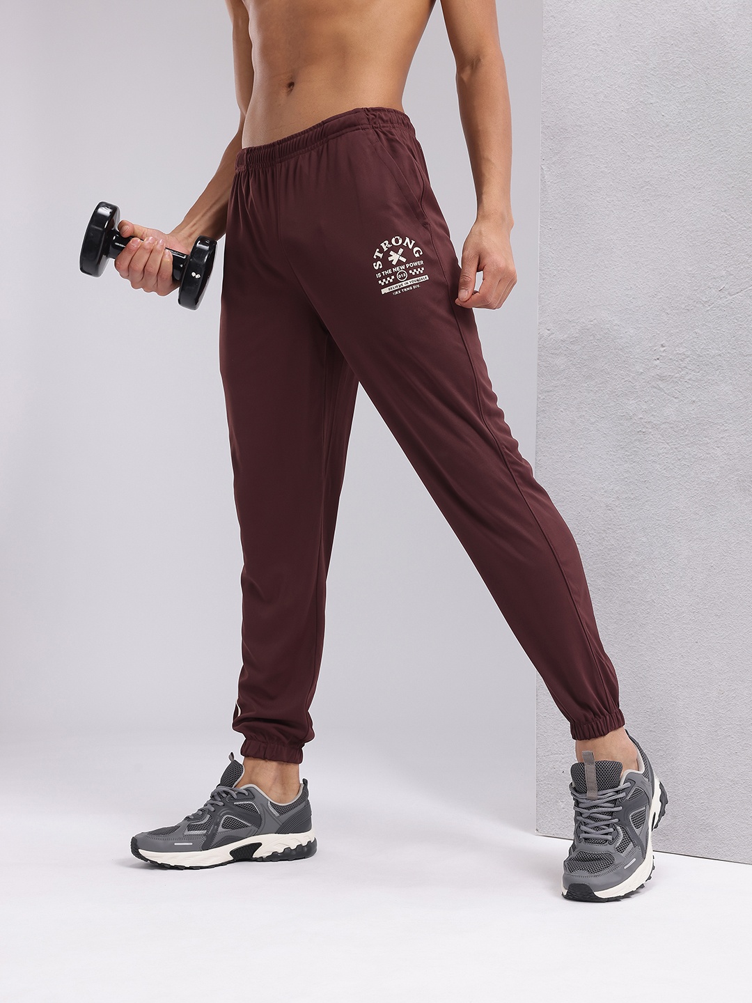 

HRX by Hrithik Roshan Men Mid-Rise Typography Print Rapid-Dry Training Joggers, Brown