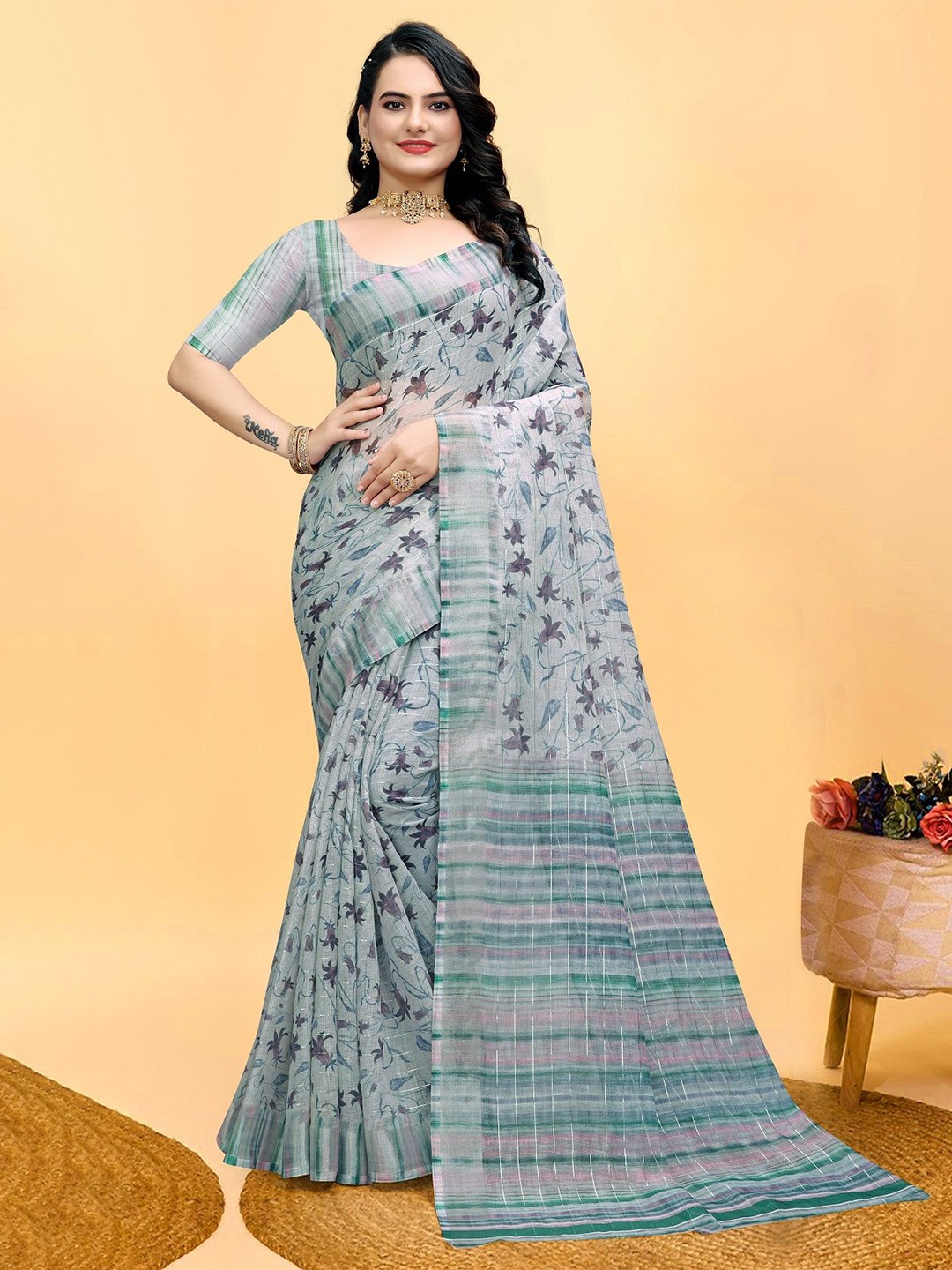 

SHOBHA SAREES Floral Printed Zari Saree, Grey