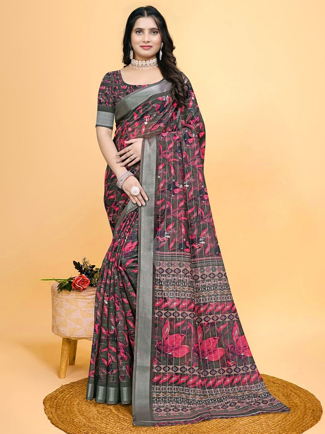 

SHOBHA SAREES Floral Printed Zari Saree, Pink