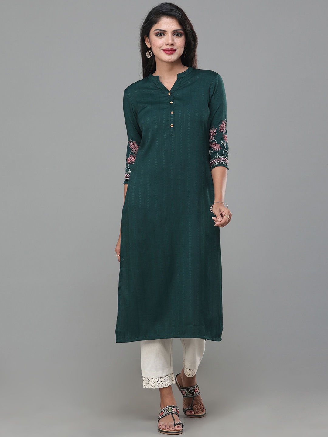 

Vismay Women Embroidered Mandarin Collar Straight Kurta, Green