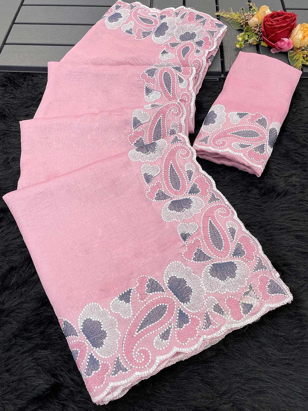 Peachmode Ethnic Motif Embroidered Saree, Pink