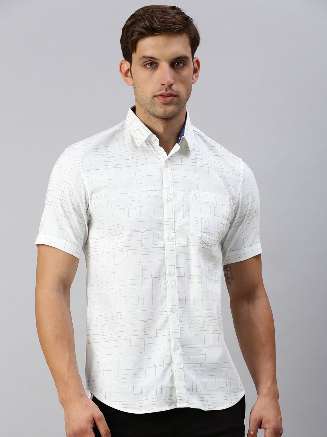 

Classic Polo Men India Slim Fit Spread Collar Abstract Printed Cotton Casual Shirt, White