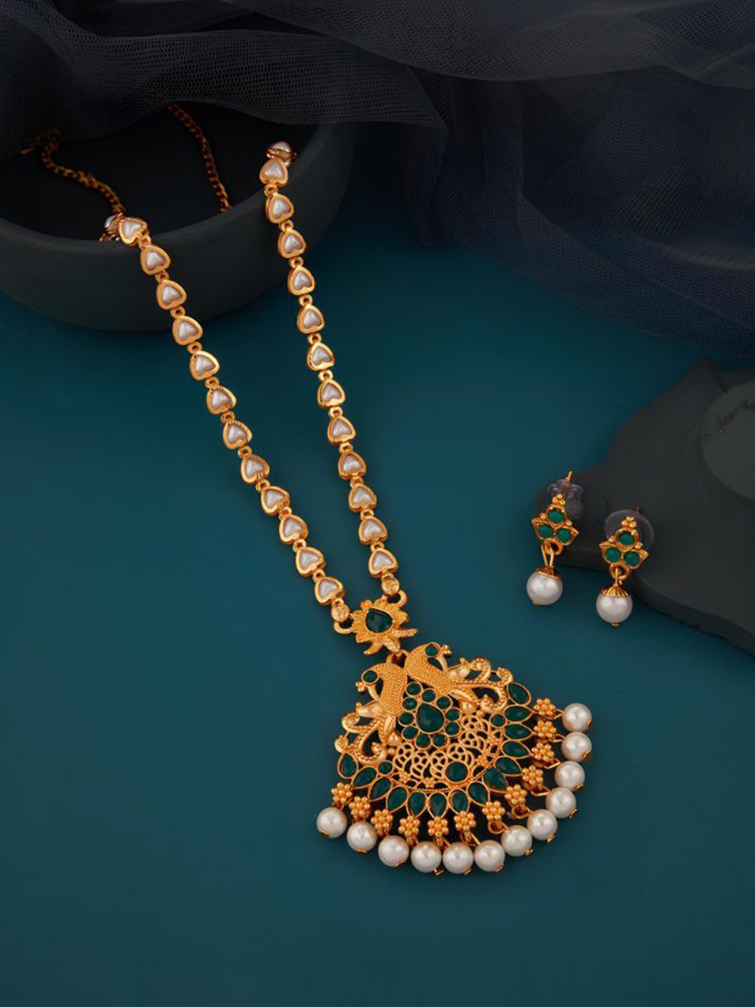 

TONOLIKA Gold-Plated Artificial Stone-Studded & Beaded Jewellery Set