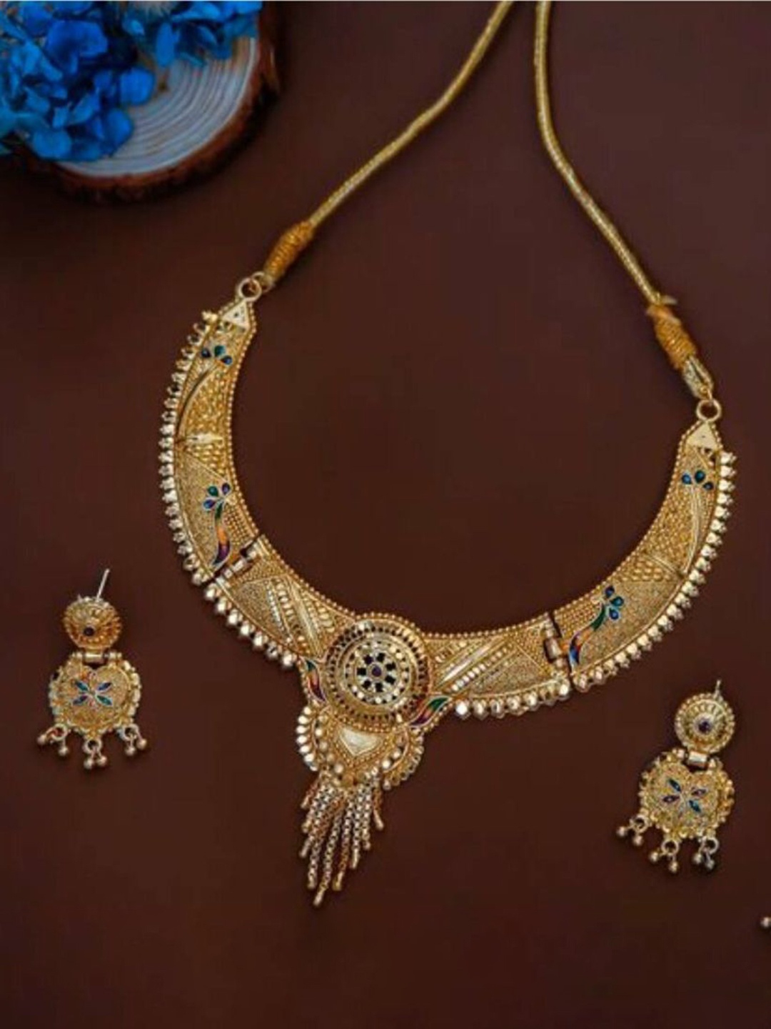 

TONOLIKA Gold Plated Textured Jewellery Set