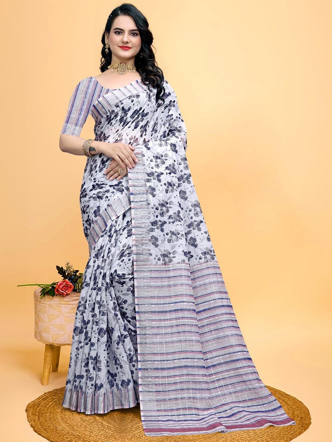 

LEOSAGI Floral Printed Zari Saree, White