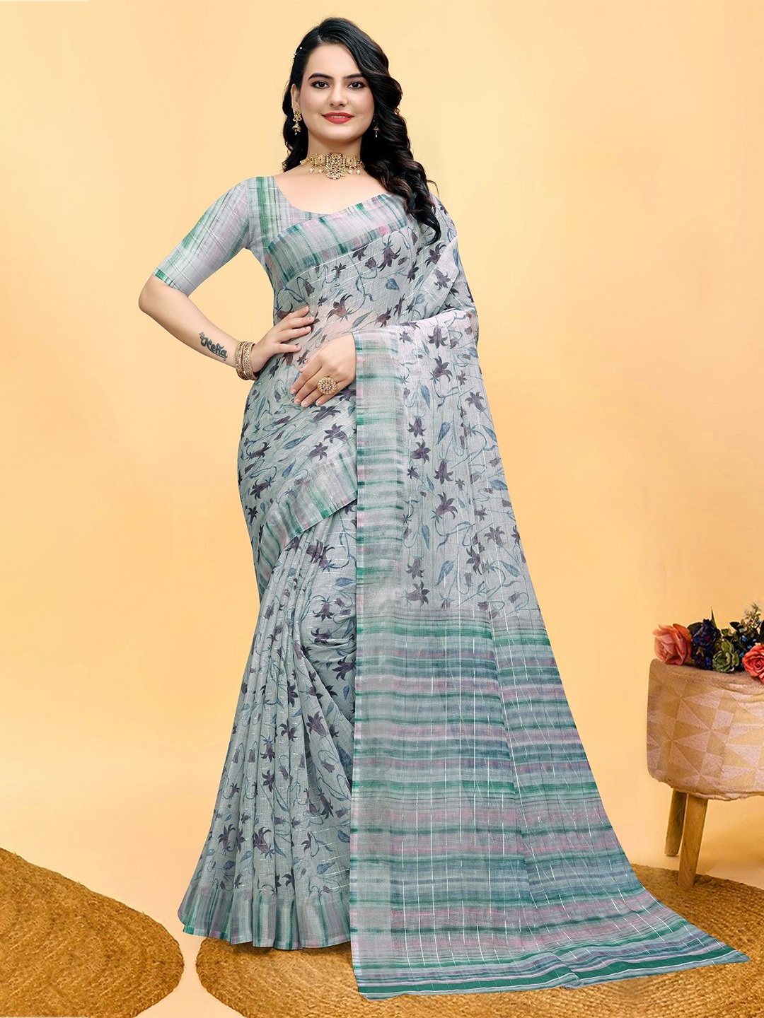 

LEOSAGI Floral Printed Zari Saree, Grey