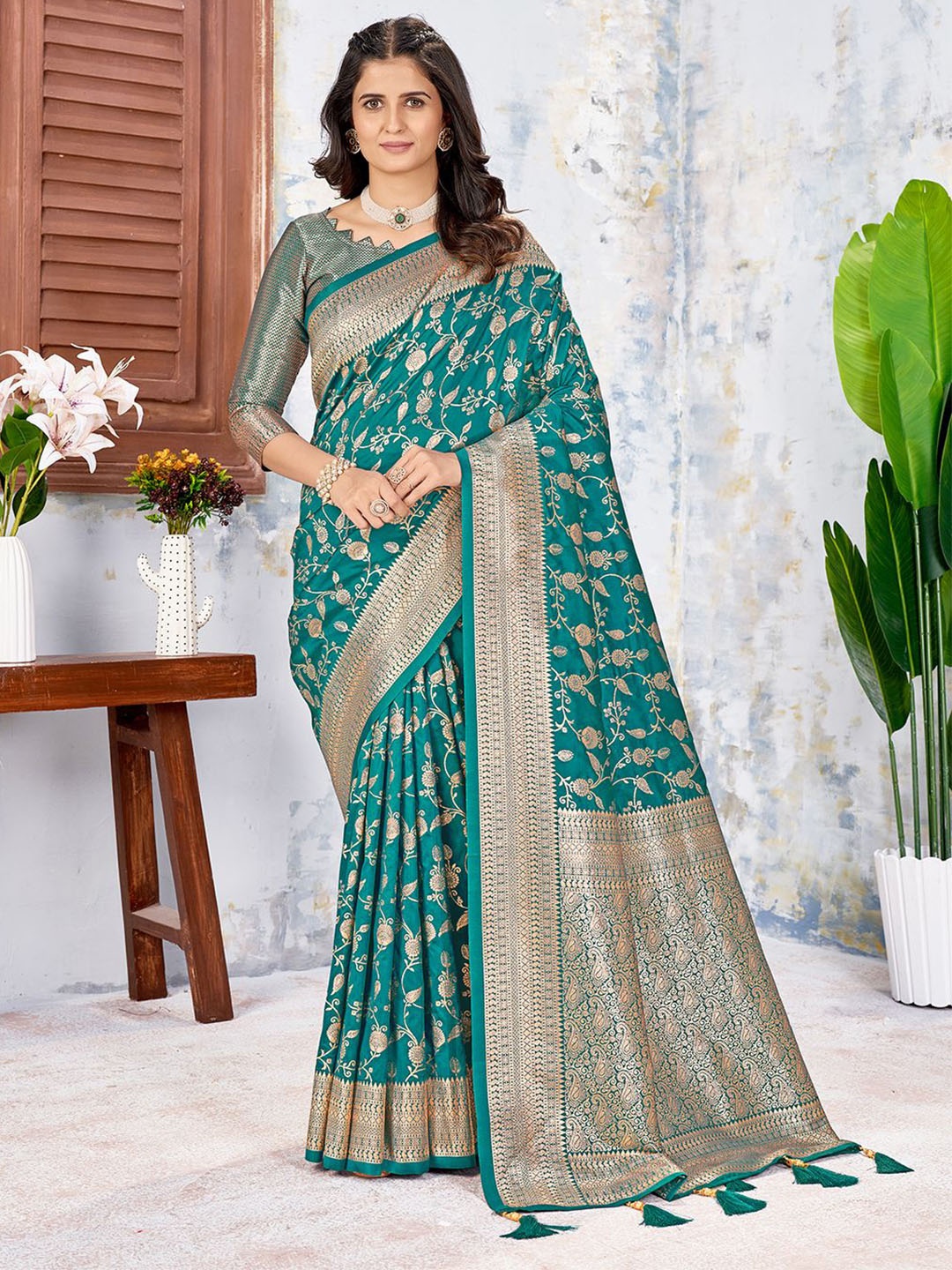 

Mehrang Woven Design Zari Banarasi Saree, Green