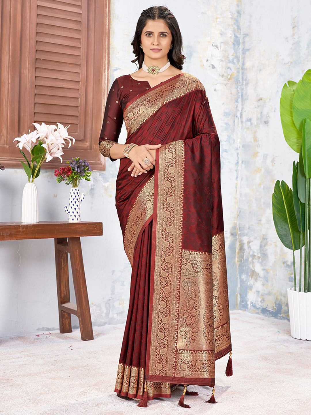 

Mehrang Ethnic Motifs Woven Design Zari Banarasi Saree, Maroon