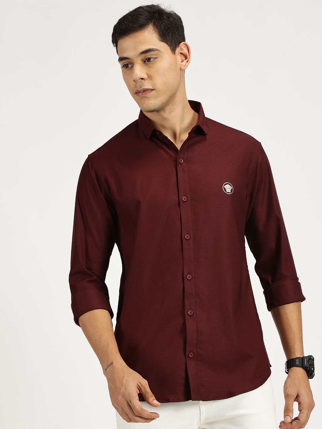 

RAVINIK Men India Slim Fit Spread Collar Solid Cotton Casual Shirt, Maroon