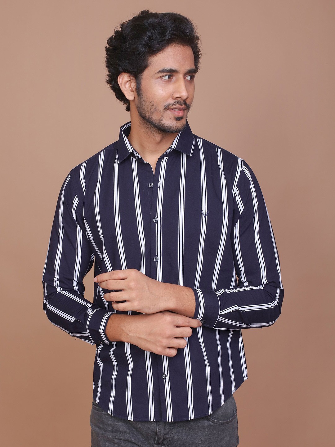 

RAVINIK Men India Slim Fit Spread Collar Vertical Striped Cotton Casual Shirt, Navy blue