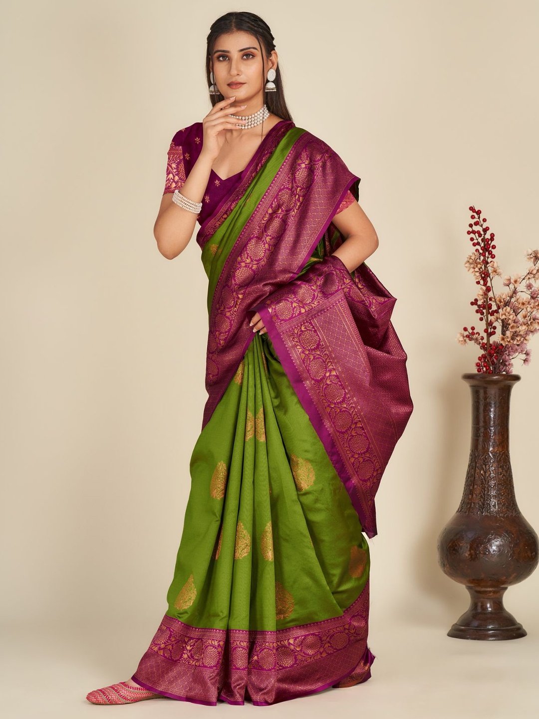 

zinzraa Woven Design Zari Pure Silk Kanjeevaram Saree, Lime green