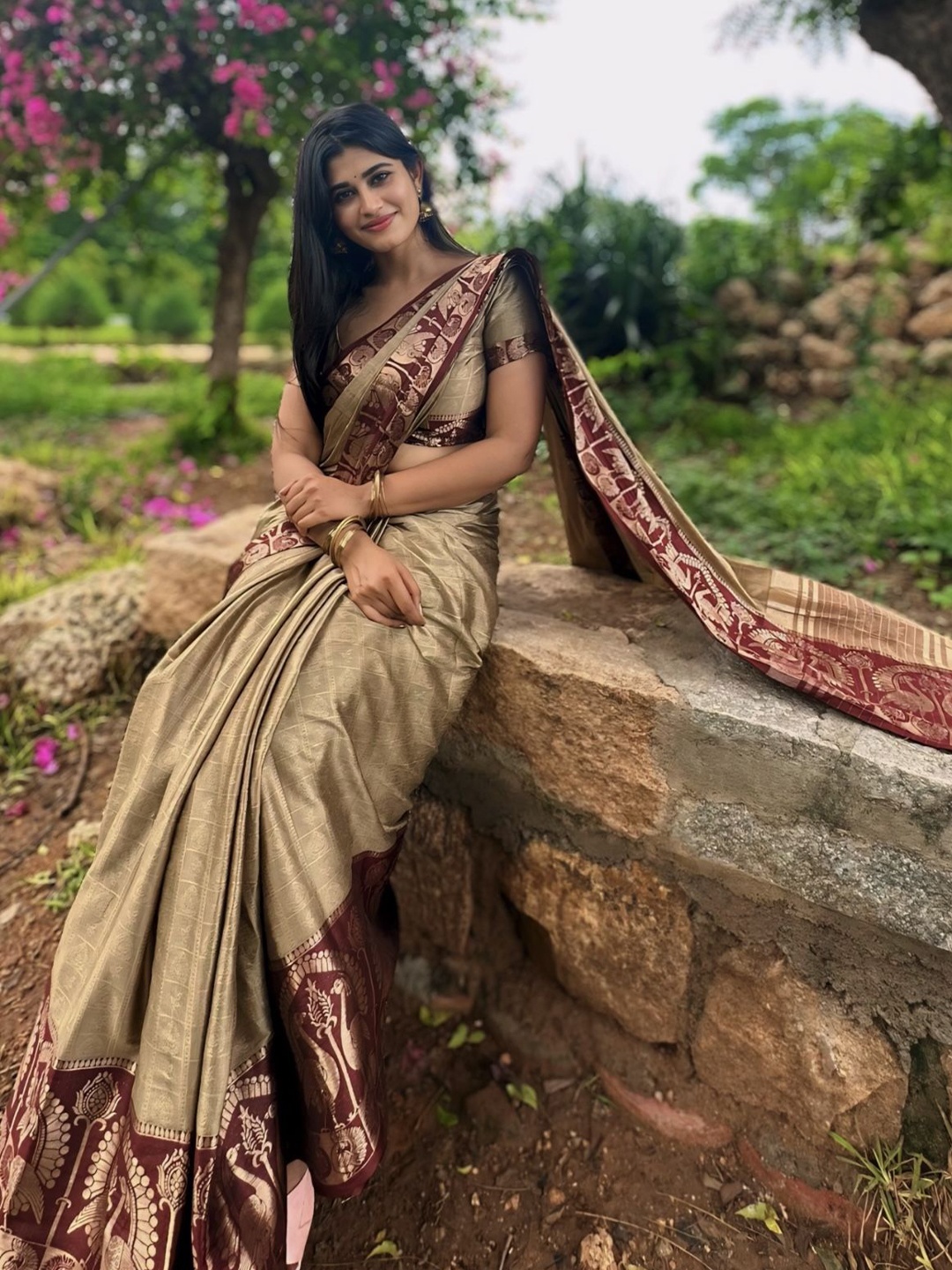 

zinzraa Woven Design Pure Silk Kanjeevaram Saree, Beige