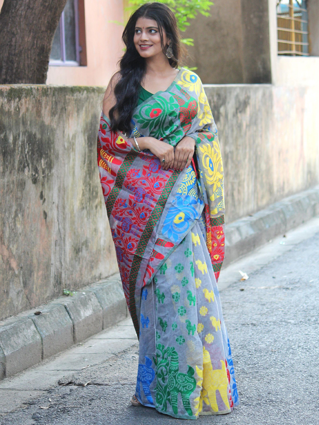 

zinzraa Woven Design Pure Cotton Saree, Grey