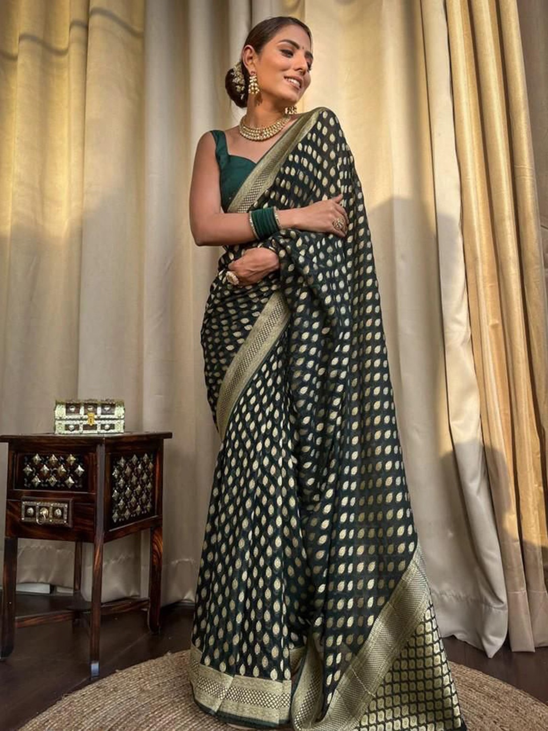 

KALINI Ethnic Motifs Zari Silk Blend Banarasi Saree, Green