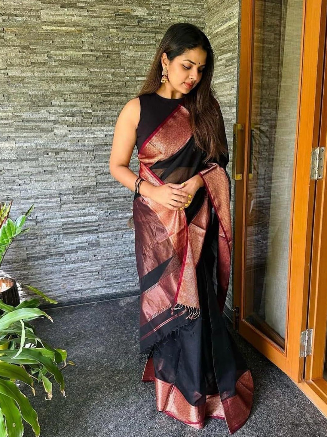 

KALINI Zari Silk Blend Banarasi Saree, Black