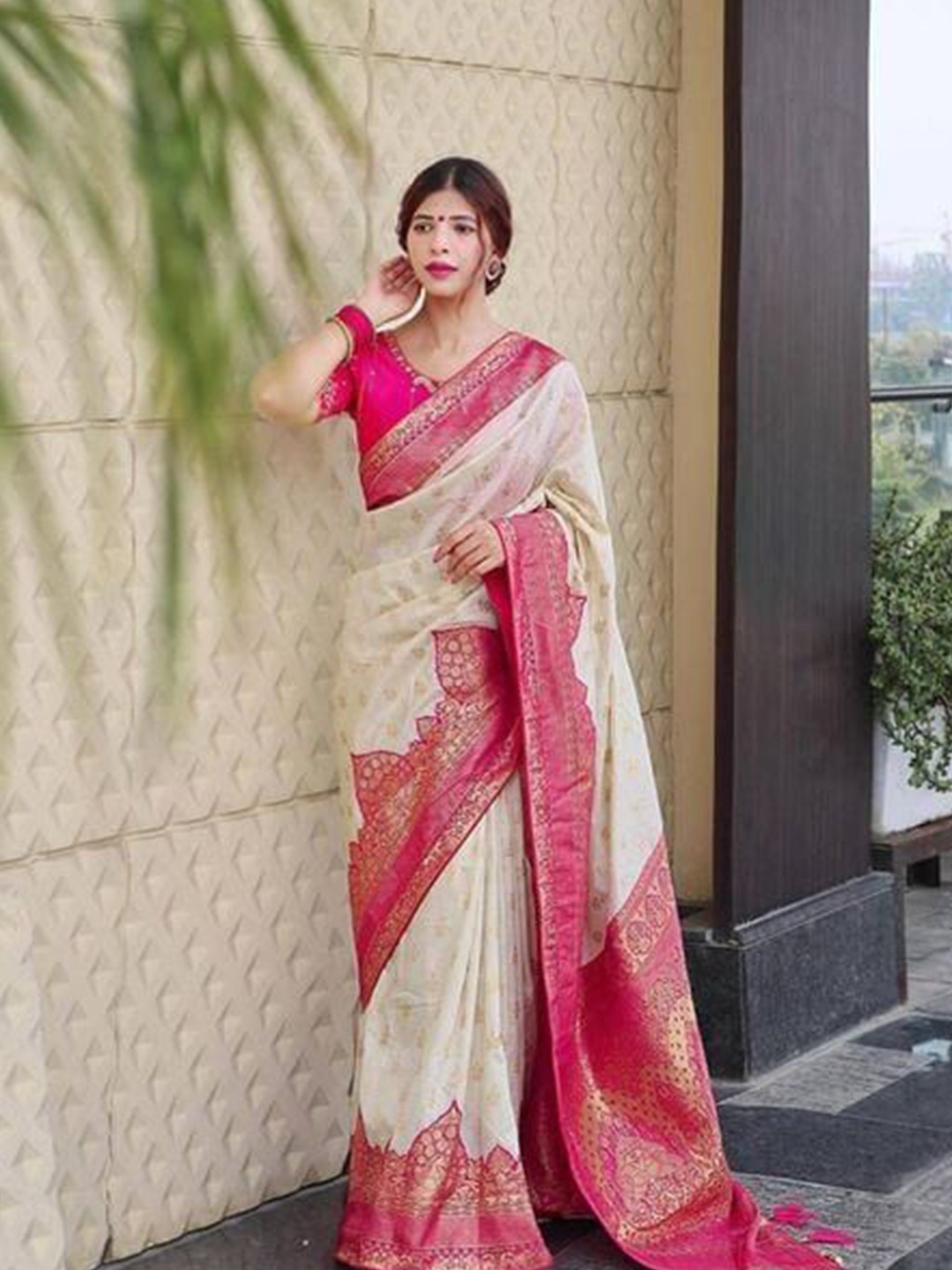 

KALINI Ethnic Motifs Zari Silk Blend Banarasi Saree, White