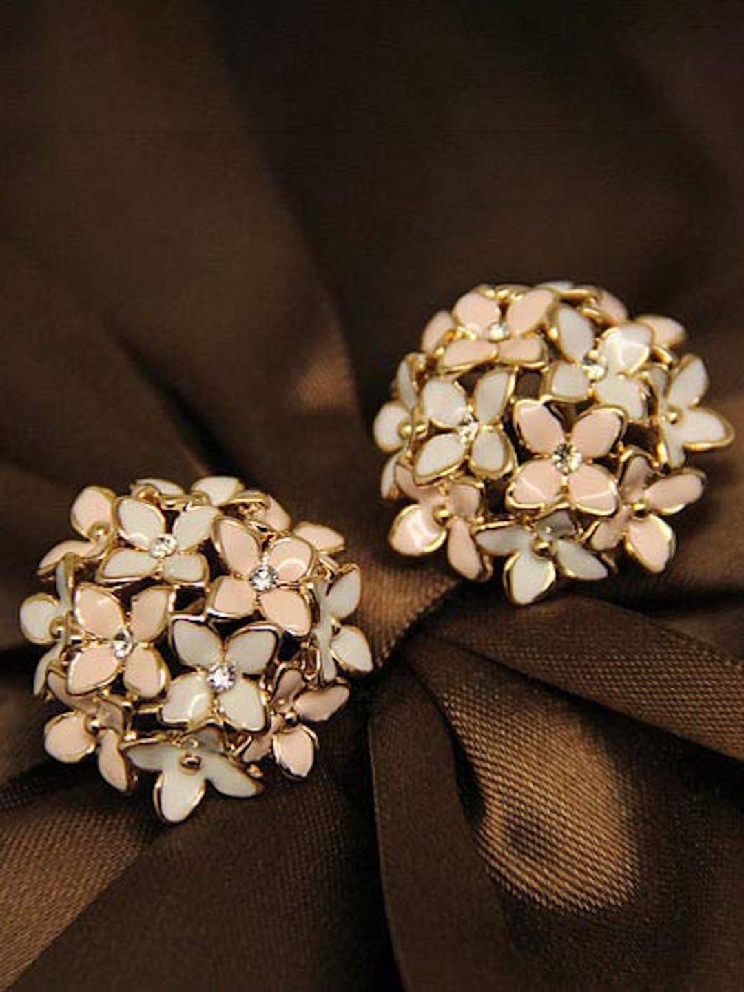 

Nilu's Collection Contemporary Studs Earrings, Beige