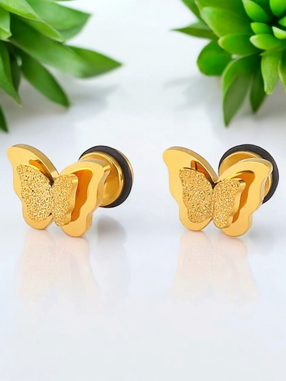 

Nilu's Collection Contemporary Studs Earrings, Gold
