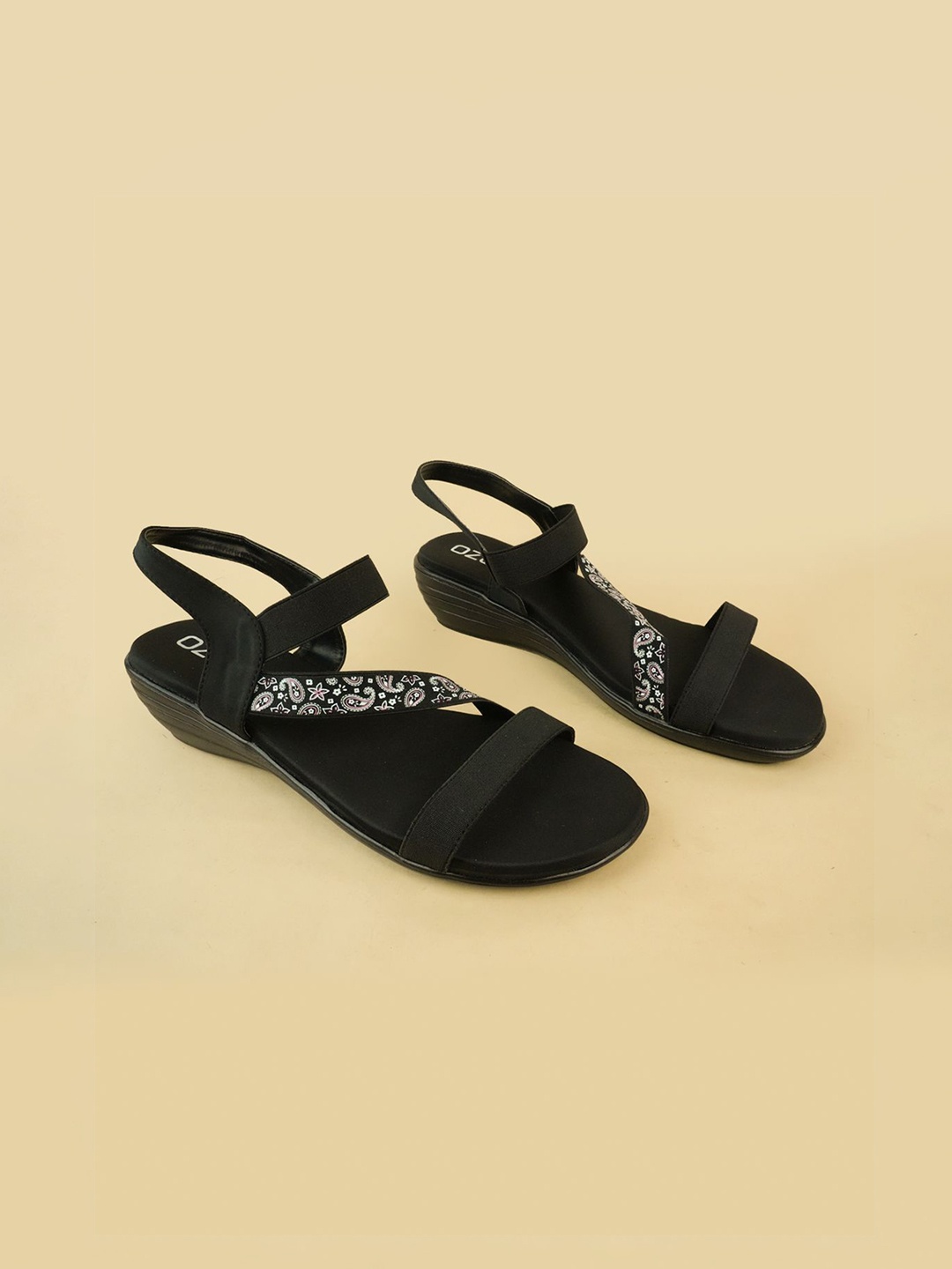 

Ozuri Women Wedge Sandals, Black