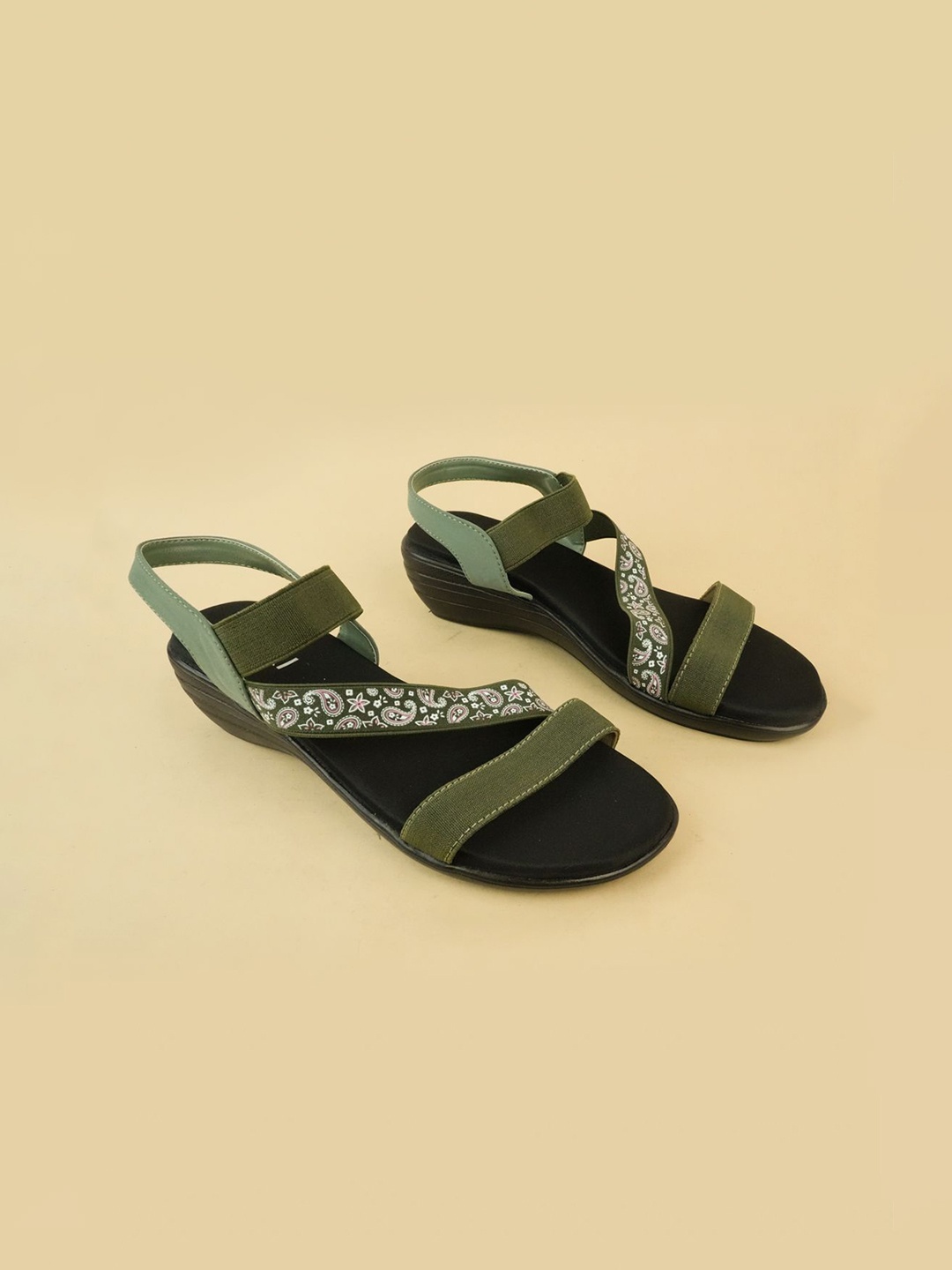 

Ozuri Women Wedge Sandals, Green