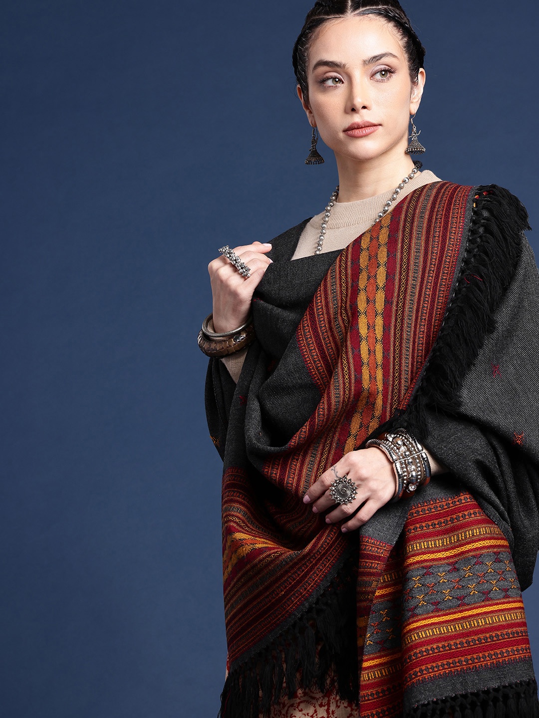 

Taavi Geometric Woven Design Kullu Shawl, Black