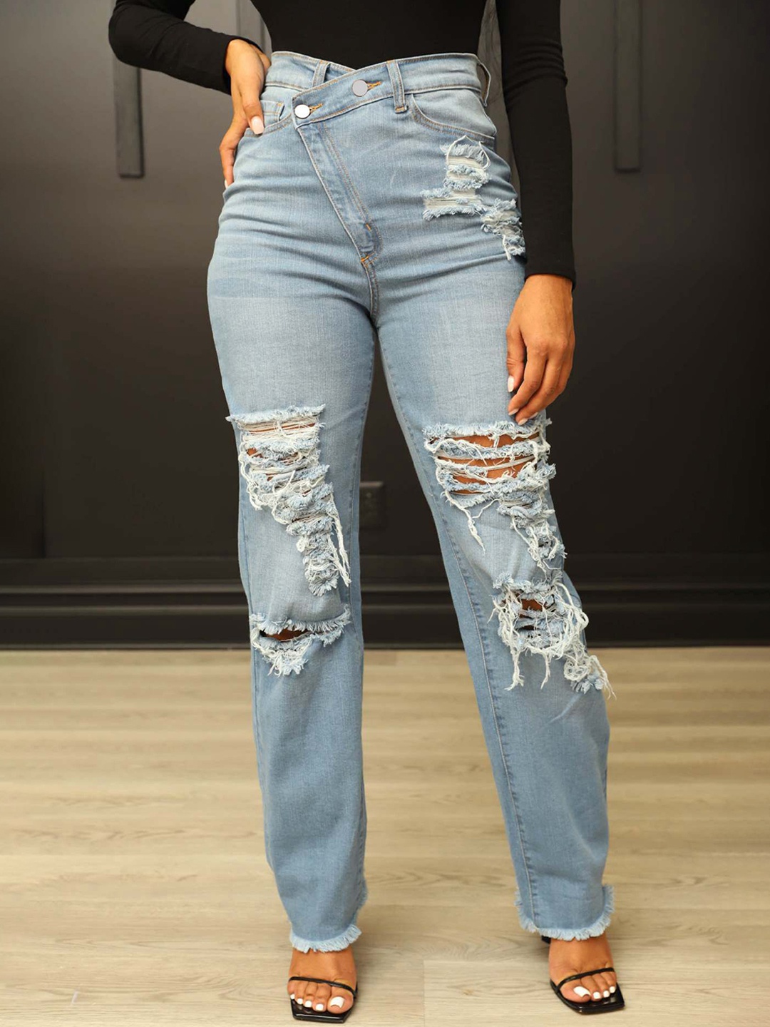 

The Roadster Lifestyle Co Women Slash Knee Slim Fit Jeans, Blue