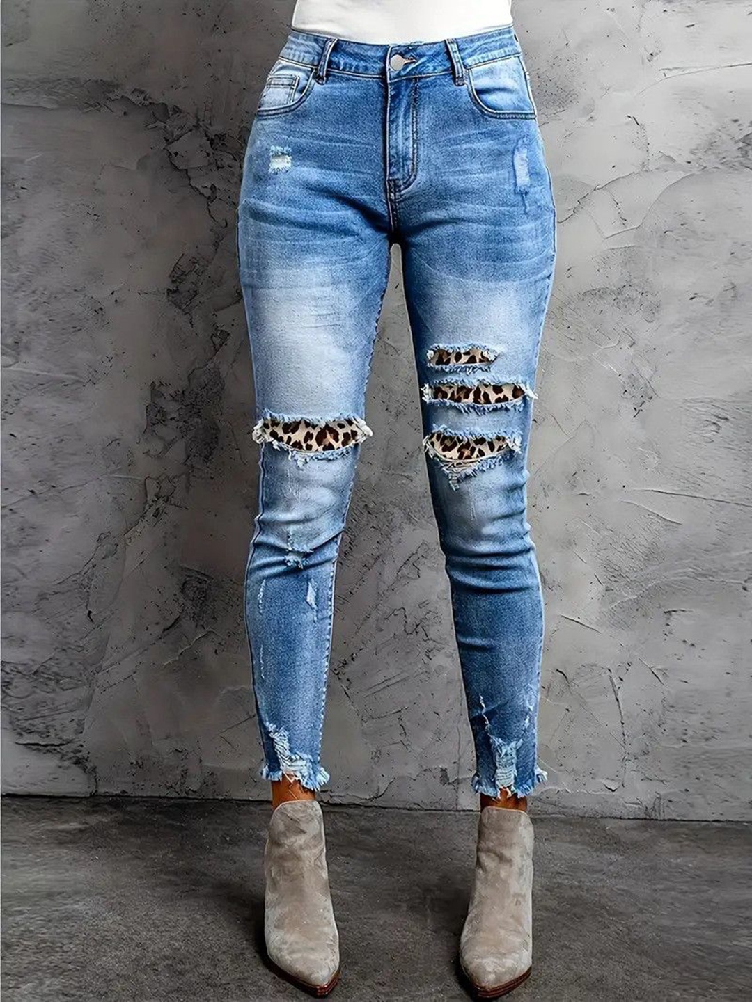 

The Roadster Lifestyle Co Women Cotton Slim-Fit Mid-Rise Jeans, Blue