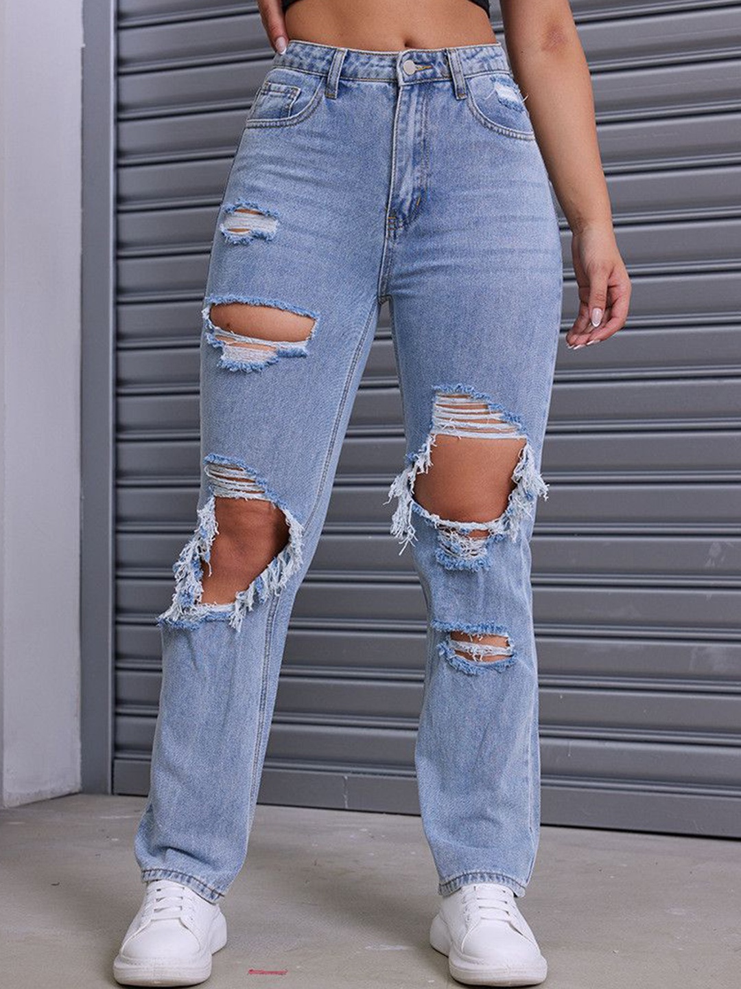 

The Roadster Lifestyle Co Women Regular Fit Mid-Rise Highly Distressed Jeans, Blue