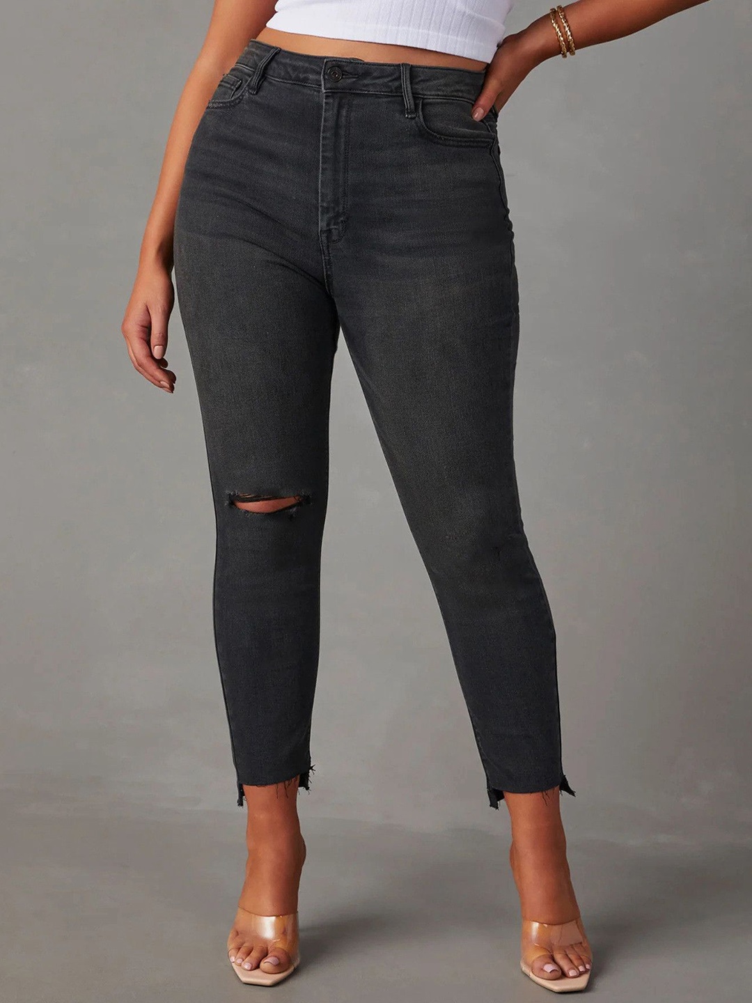 

The Roadster Lifestyle Co Women Cotton Slash Knee Slim-Fit Jeans, Black