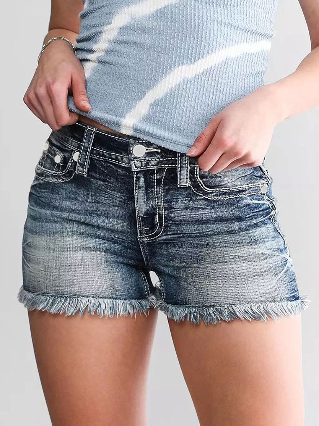 

The Roadster Lifestyle Co Women Slim Fit Mid-Rise Cotton Shorts, Blue