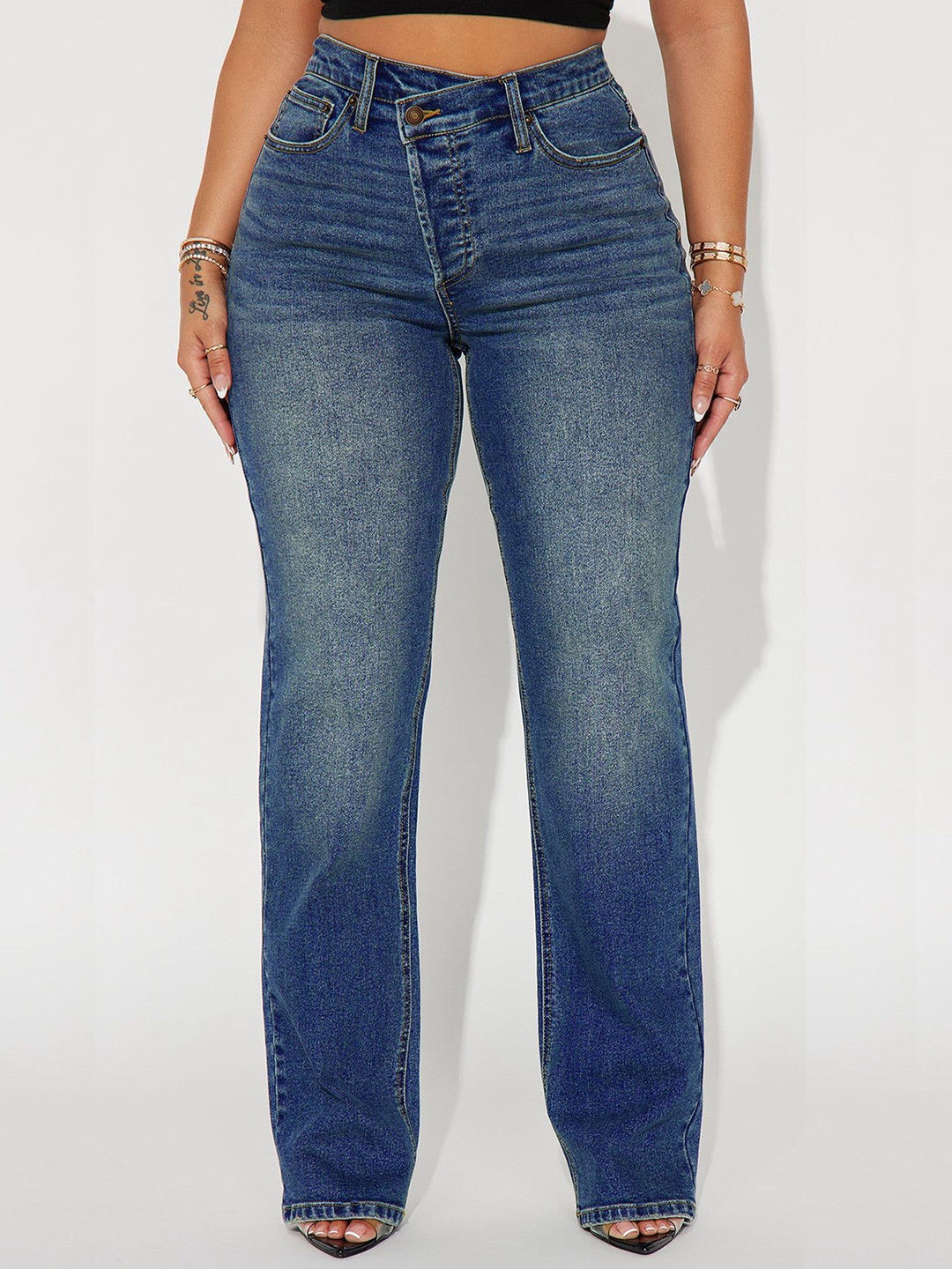 

The Roadster Lifestyle Co Women Cotton Slim-Fit Mid-Rise Jeans, Navy blue