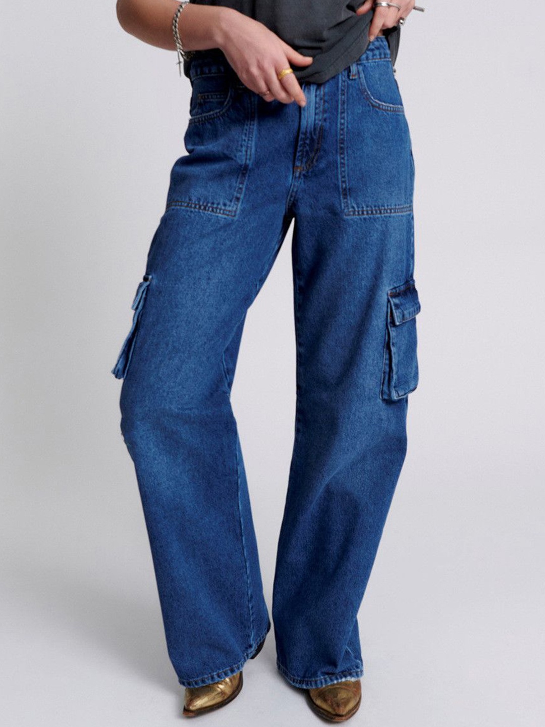 

The Roadster Lifestyle Co Women Wide Leg Mid-Rise Cargo Jeans, Blue