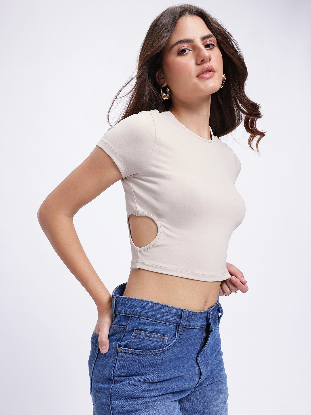 

glitchez Minimal Yet Bold Cut-Out Detail Crop Fitted Top, Off white